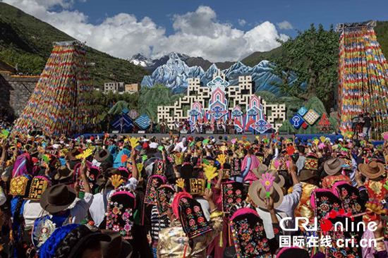 图片默认标题_fororder_1、第二届川西北嘉绒藏歌会现场--摄影刘斌