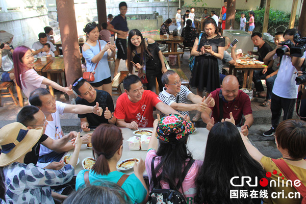 图片默认标题_fororder_游人点赞双河凉糕