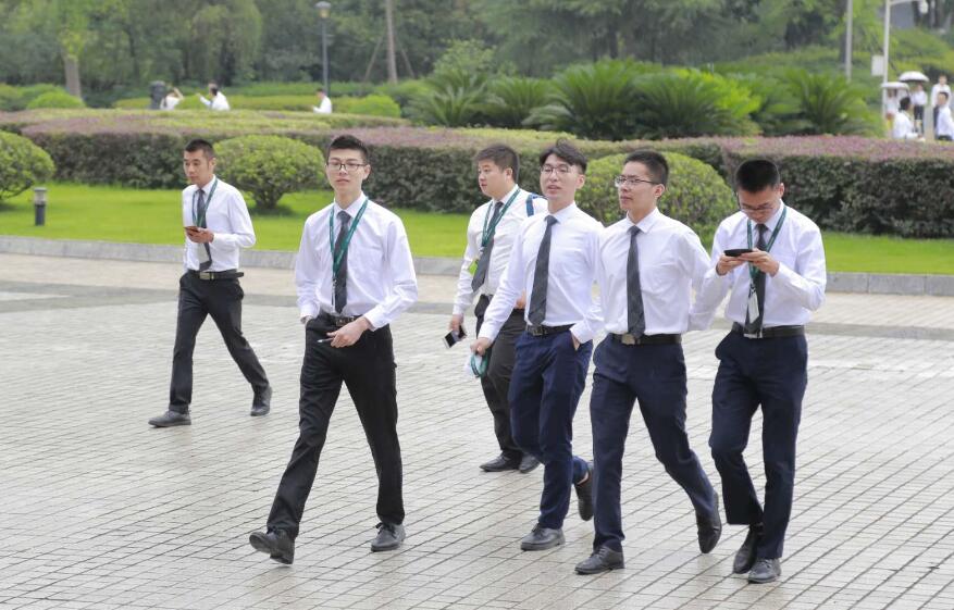 成都链家2万经纪人参加"搏"考 成绩不合格将被淘汰