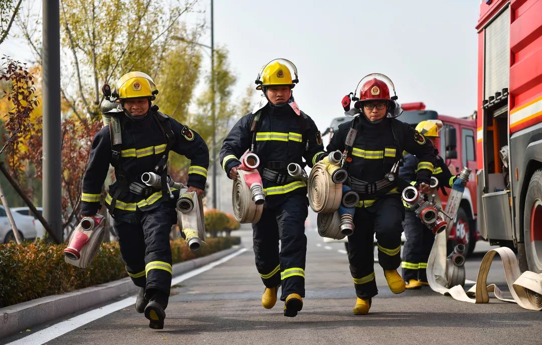 「新华网」【年终报道】我们的新时代·字述2019| 拼