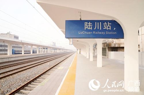 陆川火车站12月25日通动车
