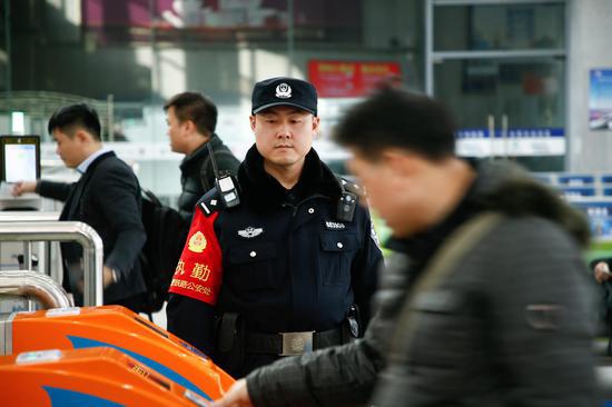 「新华社」大山小站里的坚守