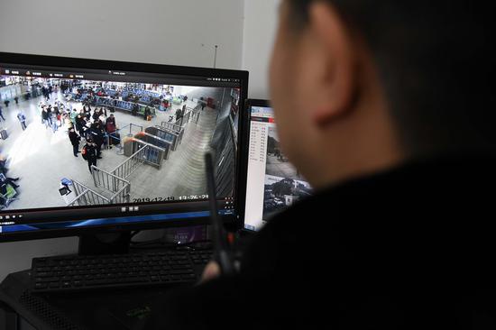 「新华社」大山小站里的坚守