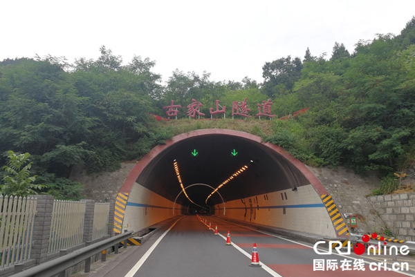 图片默认标题_fororder_古家山反光瓷砖隧道（摄影杨明）4