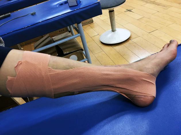 万茜拍《疯子》致肌肉撕裂 曾拄拐90多天