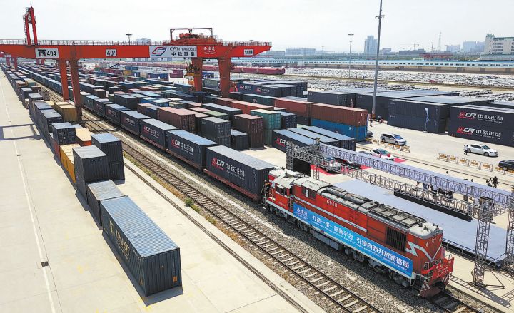 「国际在线」奶粉、牛肉、番茄酱、保时捷……中欧班列整年都在忙