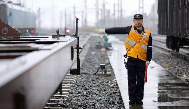 「国际在线」奶粉、牛肉、番茄酱、保时捷……中欧班列整年都在忙