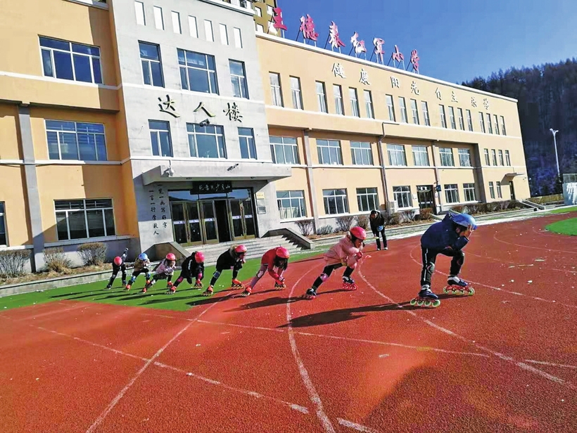延边州安图县第三小学开设速滑运动课程