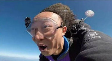 小花们伴随着名气越来越高的发际线(图) - 国际