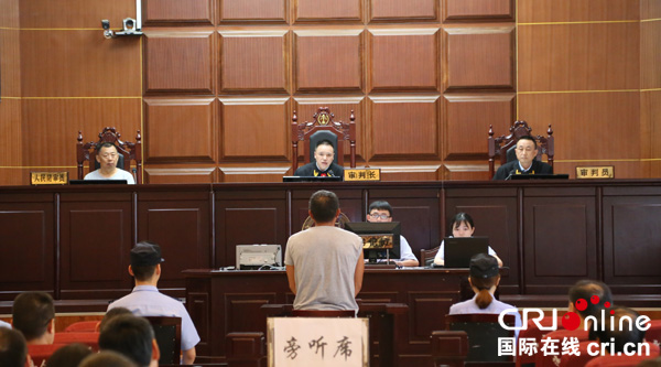 图片默认标题_fororder_审判现场--摄影-张景轩