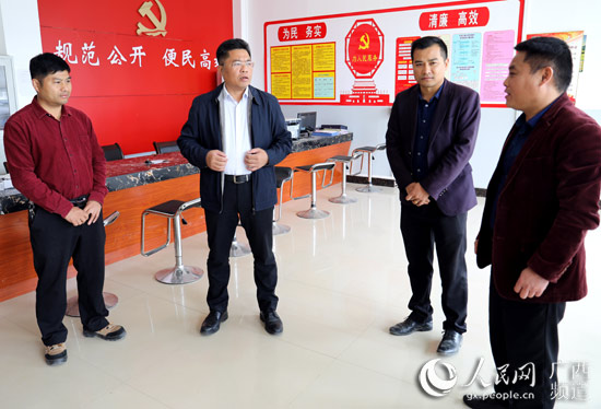 平桂区委书记赖春忠回访软弱涣散基层党组织
