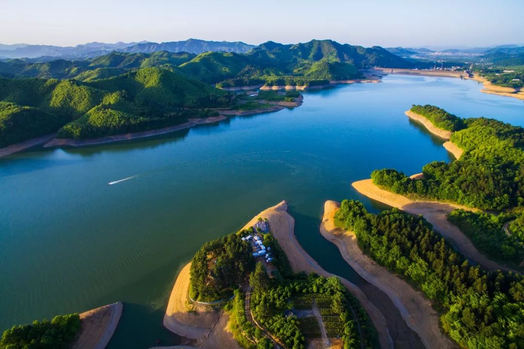 从浙江实践到中国答卷:习近平引领“赶考”路