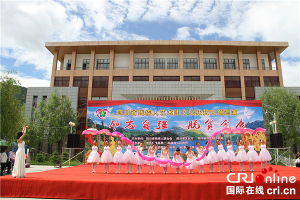 图片默认标题_fororder_活动现场精彩的表演