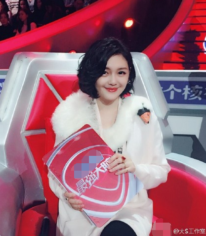 大S正式复出录节目 剪短发后越发有女人味(组图)