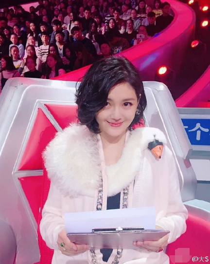 大S正式复出录节目 剪短发后越发有女人味(组图)