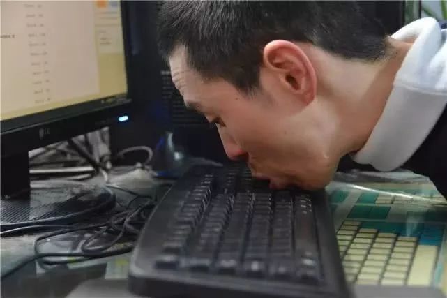 「人民网」了不起！专治各种丧懒颓，就问你服不服…