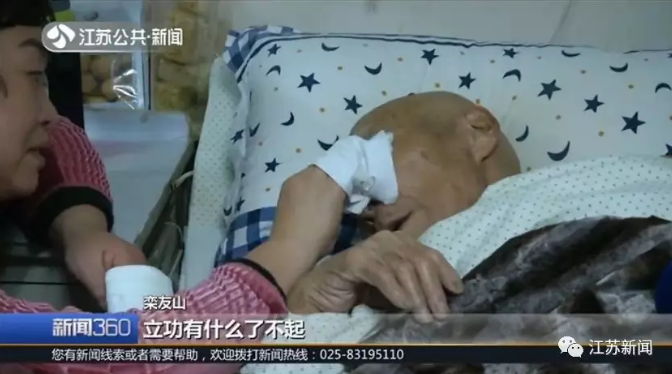 #人民网#91岁老人病危，家人才发现他藏了70年的秘密！