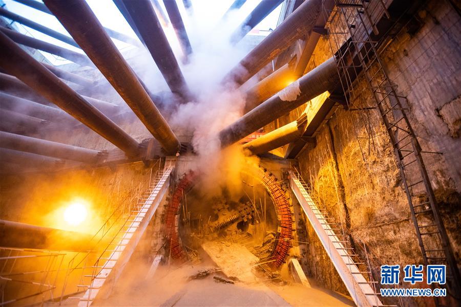 新华网■中国企业首个莫斯科地铁承建项目隧道全部贯通