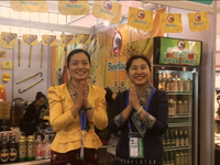 ຮ້ານວາງສະແດງສິນຄ້າຂອງລາວໃນງານ Expo ທີ່ນະຄອນຄຸນໝິງ_fororder_shipinjietu