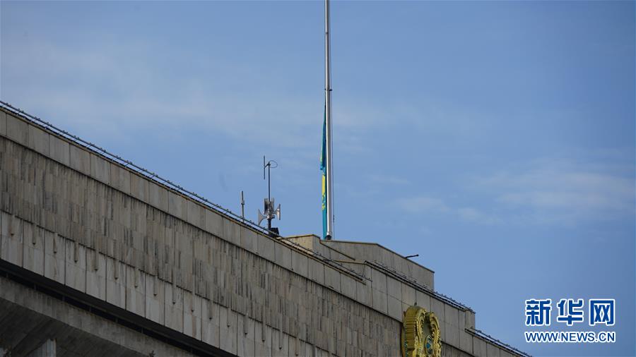 新华网■哈萨克斯坦降半旗哀悼失事客机遇难者