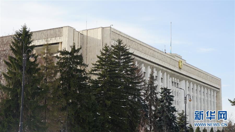 新华网■哈萨克斯坦降半旗哀悼失事客机遇难者