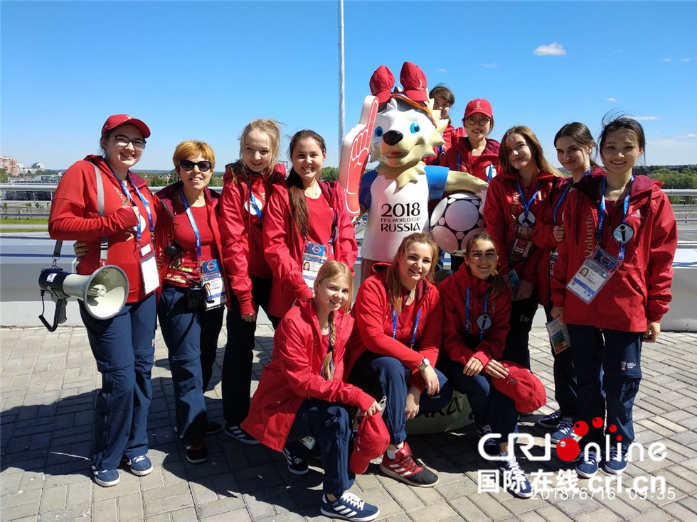 世界杯赛场内外的志愿者