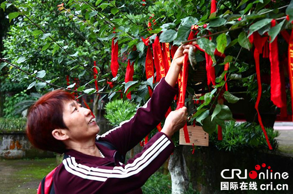 图片默认标题_fororder_乐山“孝亲敬老”最美老人退休人民教师杨清白