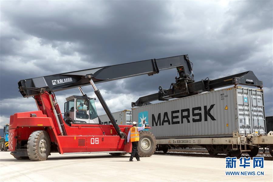 「新华网」火车鸣笛声吹响东非内陆繁荣号角——记内马铁路一期货