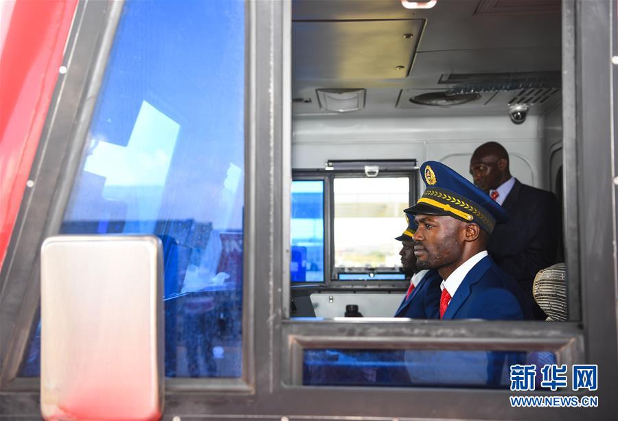 「新华网」火车鸣笛声吹响东非内陆繁荣号角——记内马铁路一期货