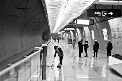 京张高铁今天正式运行 乘八达岭站80余米扶梯酷似“入地飞天”