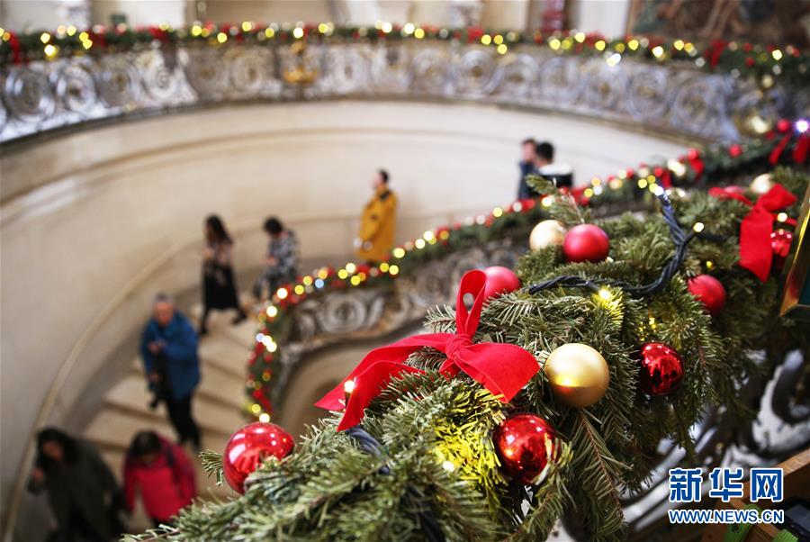 「新华网」法国：古堡盛装迎新