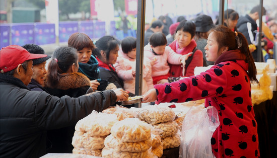 【食在重庆 图文】蜡香集市美食节在重庆北碚静观镇举行