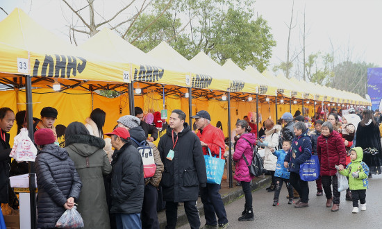 【食在重庆 图文】蜡香集市美食节在重庆北碚静观镇举行