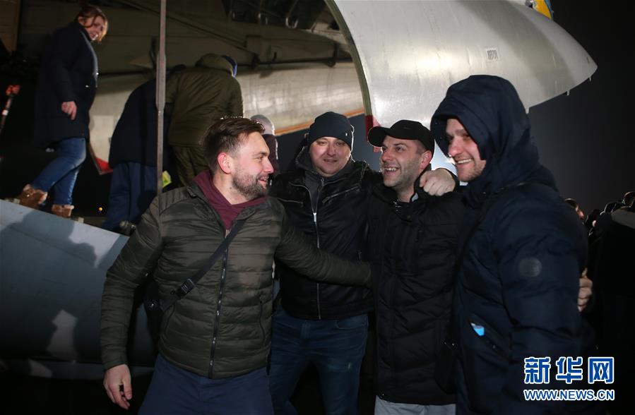 「新华网」乌克兰东部冲突双方大规模交换在押人员