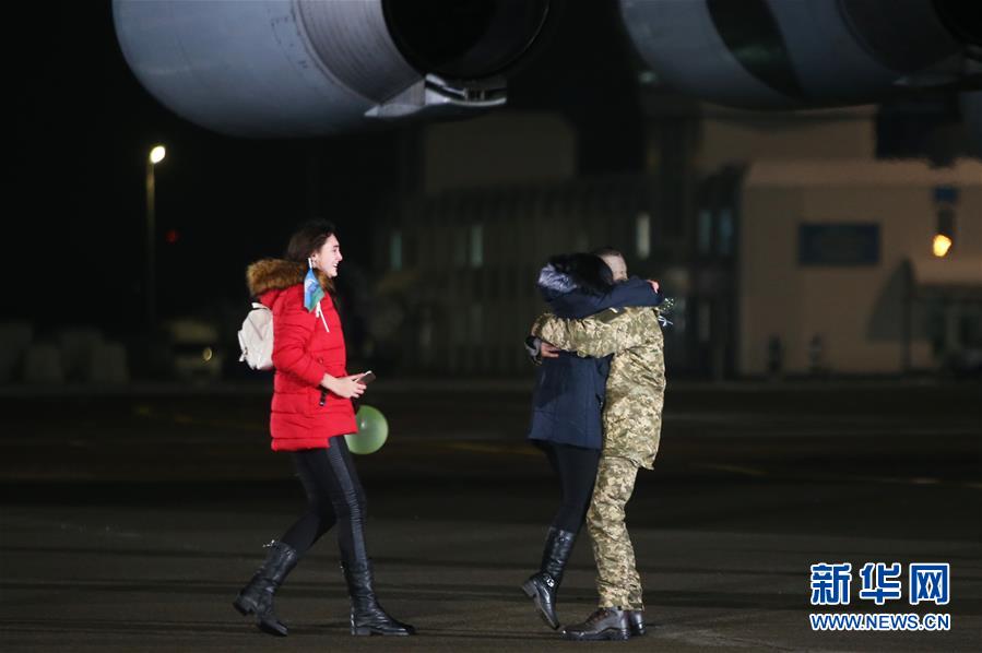 「新华网」乌克兰东部冲突双方大规模交换在押人员