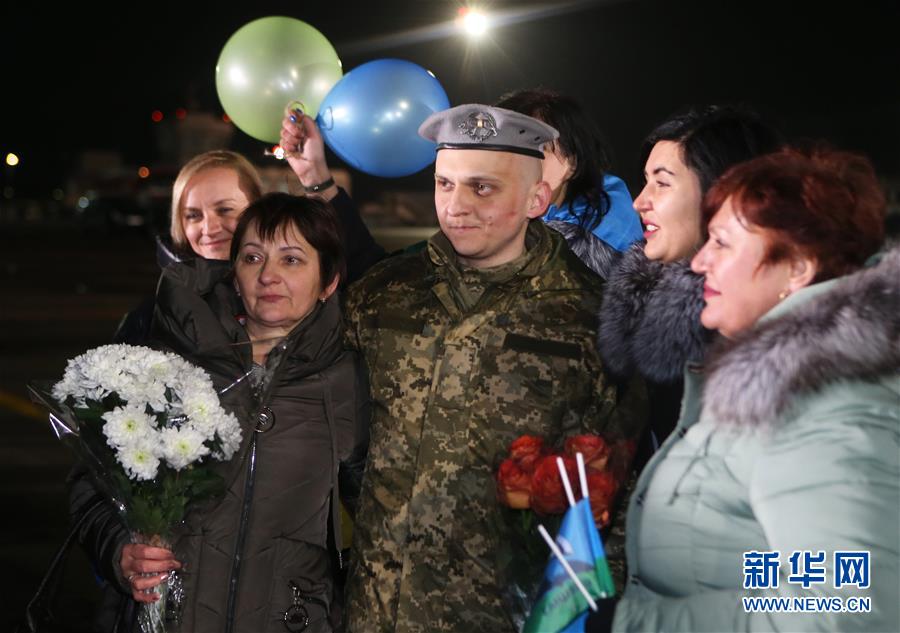 「新华网」乌克兰东部冲突双方大规模交换在押人员