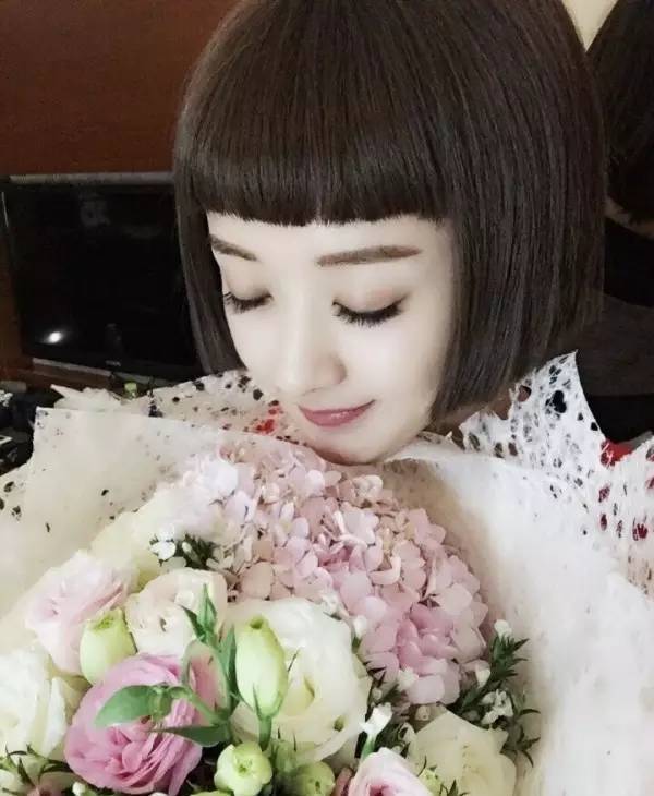 赵丽颖其实是个心机鬼 自拍脸小技巧一大堆