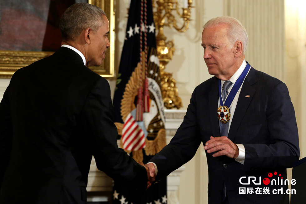 奥巴马为副总统拜登颁发总统自由勋章(高清组图)