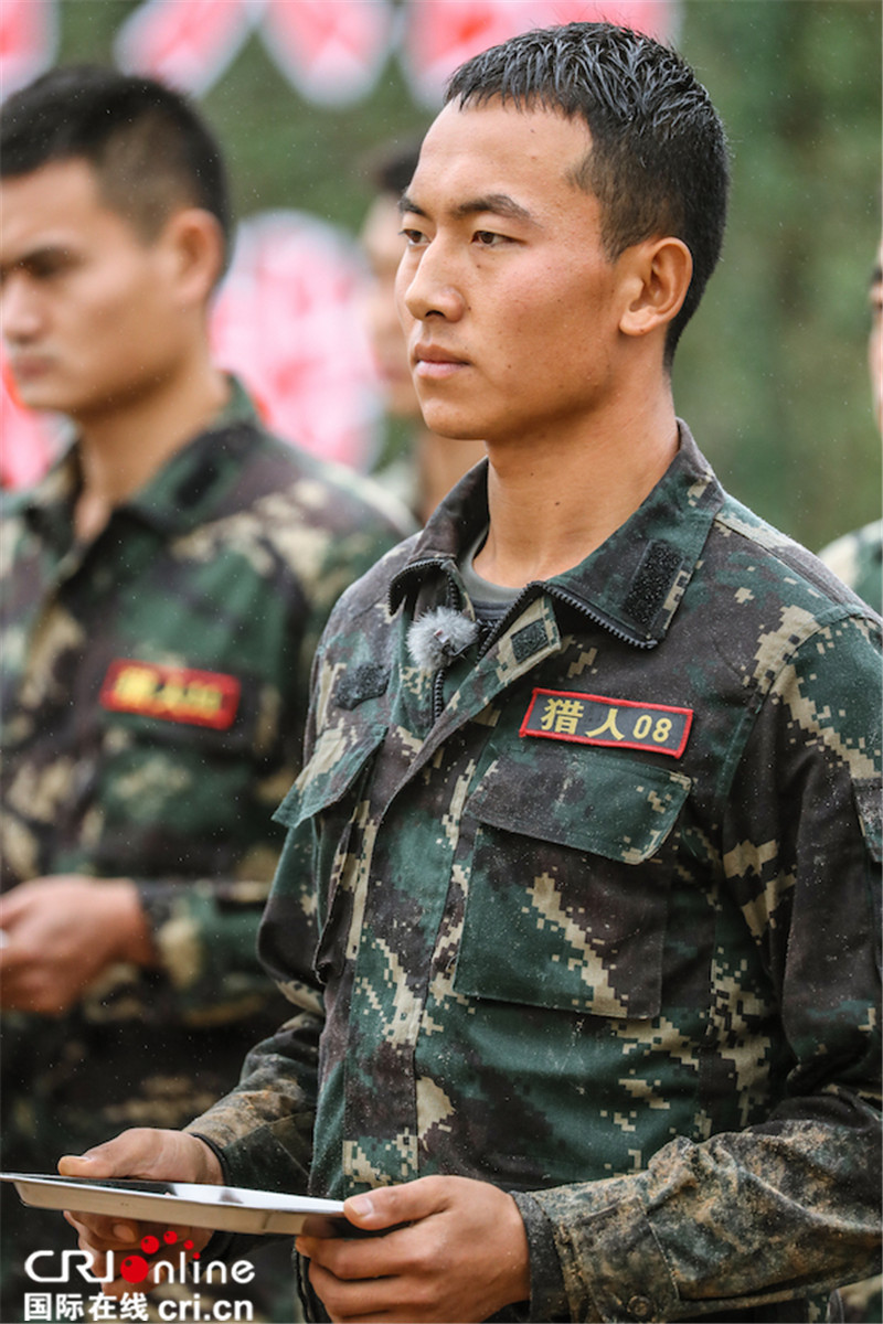 “小威威”杨班长 他们陪《真男2》新兵一起集训