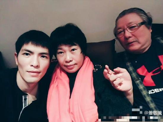 萧敬腾为妈妈庆生 萧敬腾爸爸妈妈照片曝光