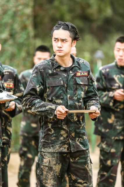 爬泥塘、吃生肉，杨幂佟丽娅都快要崩溃了！