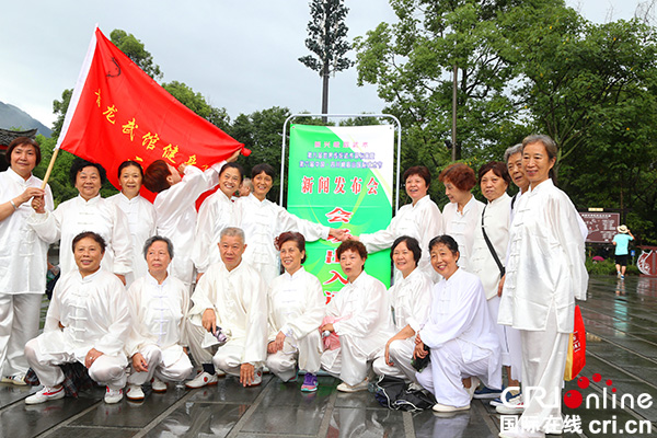 图片默认标题_fororder_武术爱好者们合影（摄影：葛旺）