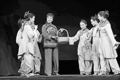 【娱乐-文字列表】京剧现代戏《党的女儿》在河南艺术中心大剧院上演