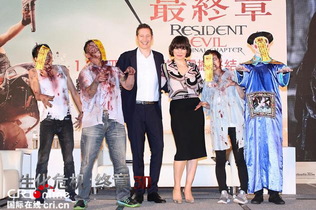 《生化危机》战神爱丽丝“表白”梁朝伟 引全场嗨翻