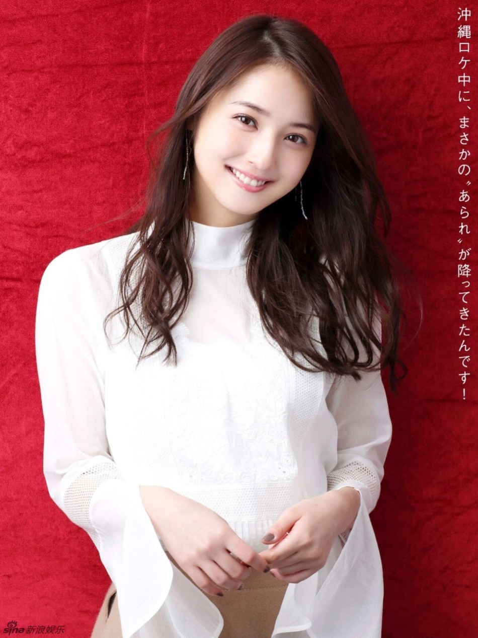 宅男女神佐佐木希新写真 红红火火显喜庆