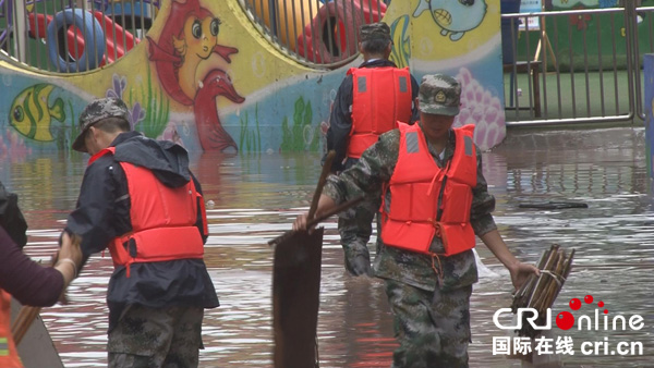 图片默认标题_fororder_图说：民兵抢险