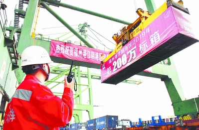 福州港江阴港区年集装箱吞吐量破200万标箱