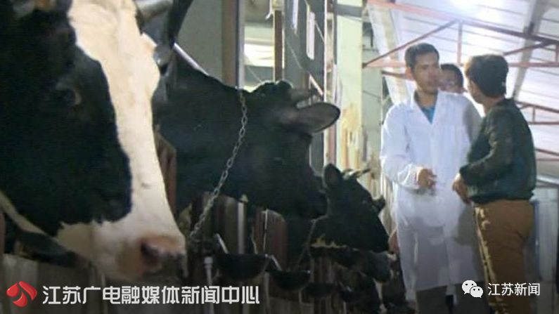 [新华社]20多张欠条，他还了8年！