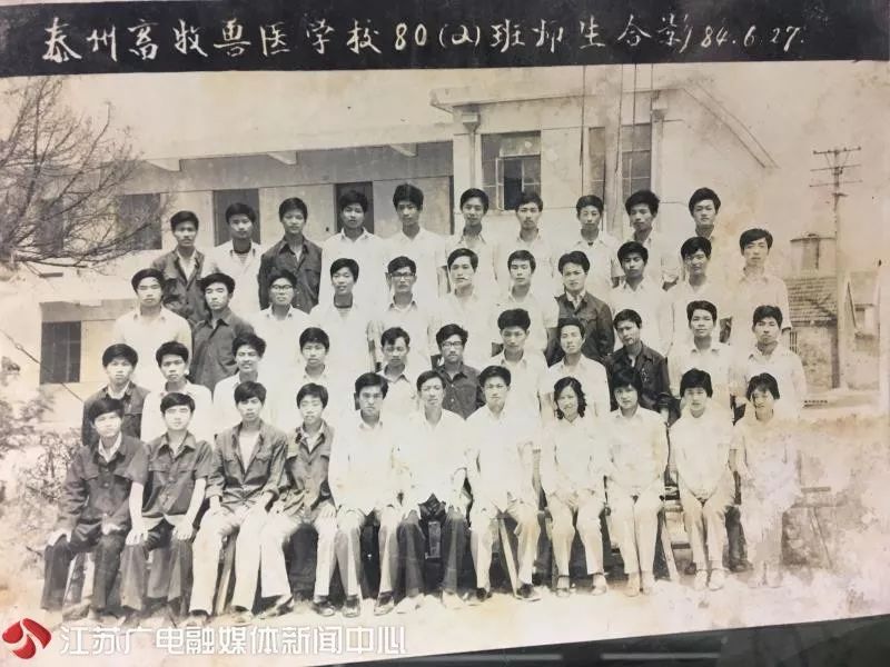 [新华社]20多张欠条，他还了8年！