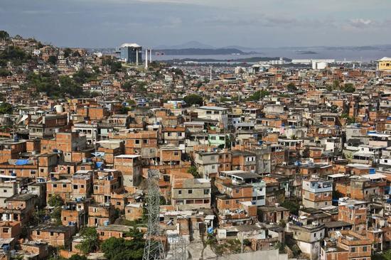 「人民日报」去年中国发生了一件大事：人均GDP超1万美元